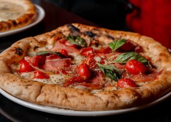 How to Make the Perfect Homemade Pizza: Tips and Tricks