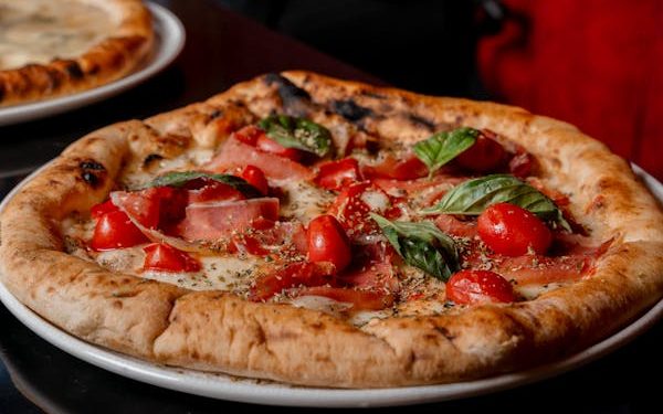 How to Make the Perfect Homemade Pizza: Tips and Tricks