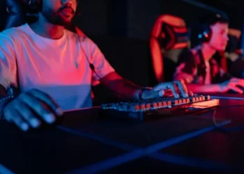 How to Improve Your Gaming Skills: Tips from the Pros