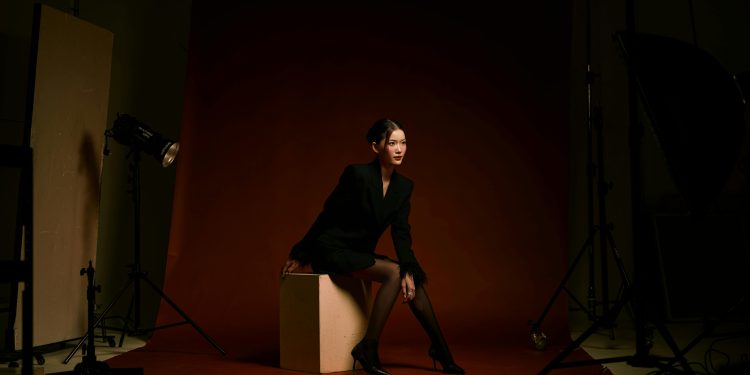 Why Fashion Photography Looks Different on Your Phone: The Mobile vs Desktop Visual Gap