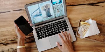 The Digital Window Shopping Divide: How Browsing Habits Reveal Your Shopping Experience Level